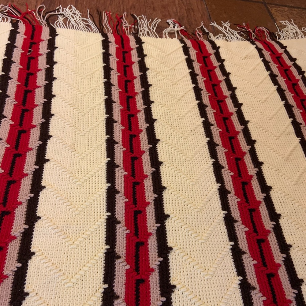 Vintage acrylic throw afghan with southwest/Aztec style 60” x 64” - Picture 4 of 8